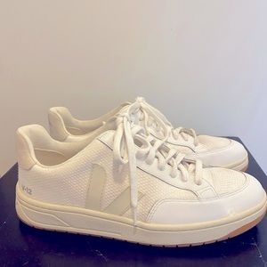 Veja White Sneaks
